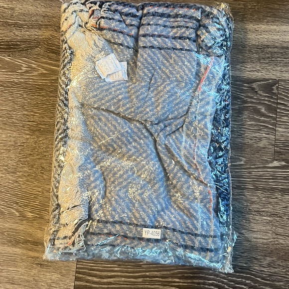 HERRINGBONE shades of blue TWEED PONCHO one size New in package - Picture 4 of 4